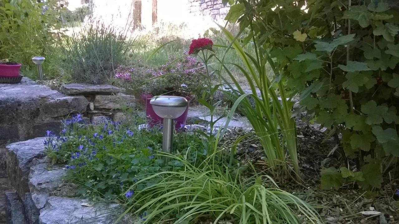 Bed and Breakfast Au Domaine Des Oiseaux Montredon  Экстерьер фото