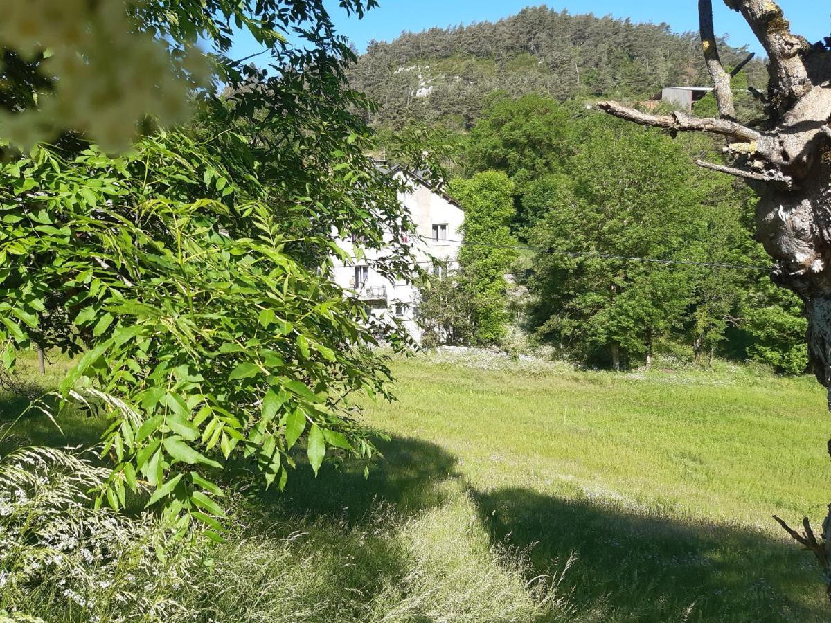 Bed and Breakfast Au Domaine Des Oiseaux Montredon  Экстерьер фото